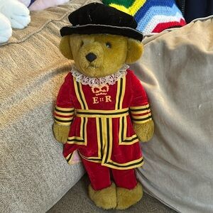 Merrythought Queen's Royal Guard Beefeater England‎ 17" Plush Bear Velvet outfit